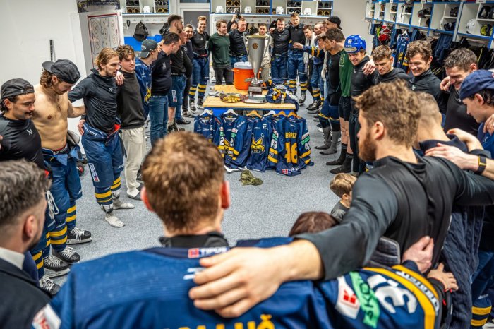 Ilustračný obrázok k článku Spišiaci na to nikdy nezabudnú: TAKTO hokejisti oslavovali PRVÝ titul zo základnej časti