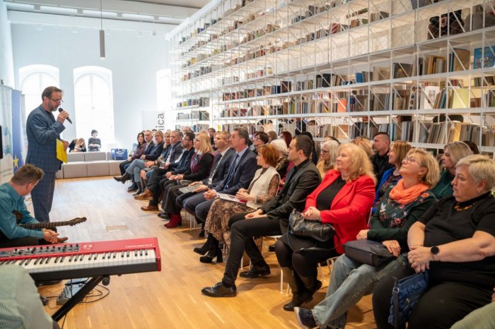 Ilustračný obrázok k článku Prešovčania stále radi čítajú: Špeciálny týždeň začal v nádherne vynovenej knižnici