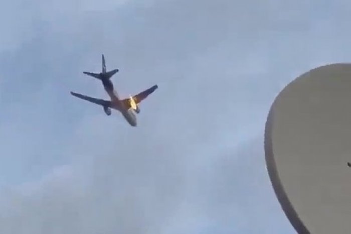 Ilustračný obrázok k článku Vystrašení ľudia len užasnuto hľadeli na nebo: Lietadlu nad ich hlavami HOREL motor! VIDEO