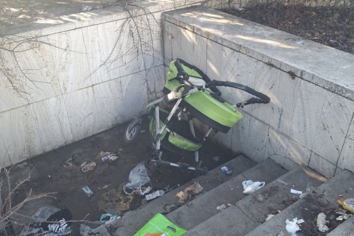 Ilustračný obrázok k článku Čo to má byť za neporiadok?! Pri divadle máme poriadne NEKULTÚRNE prostredie