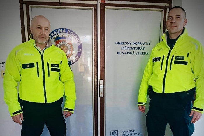 Ilustračný obrázok k článku Policajti ťažko hľadali slová: Pomohli mužovi, aby sa stihol ROZLÚČIŤ s mamičkou