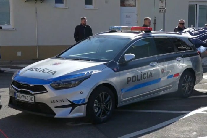 Ilustračný obrázok k článku Policajné autá sa opäť ZMENIA: Ukázali úplne NOVÝ dizajn! VIDEO