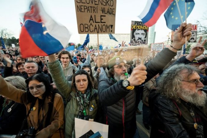 Ilustračný obrázok k článku Opozičná strana ZVOLÁVA ľudí do centra krajského mesta: Ukážme, kde patríme! VYZÝVA