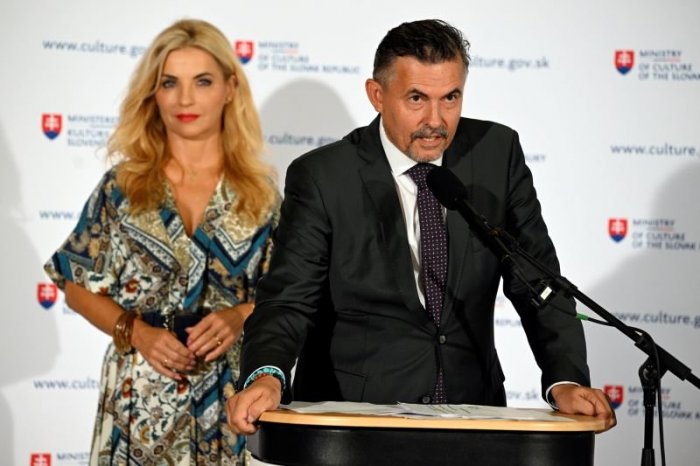 Ilustračný obrázok k článku Lukáš Machala sa zastal Tabakovej: Hercov SND a ľudí v divadle nazval morálnym ODPADOM