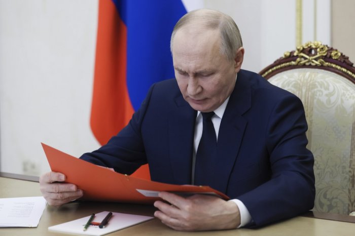 Ilustračný obrázok k článku Na hostine sú podľa Moskvy len Rusko a Amerika, Ukrajina je h*vno