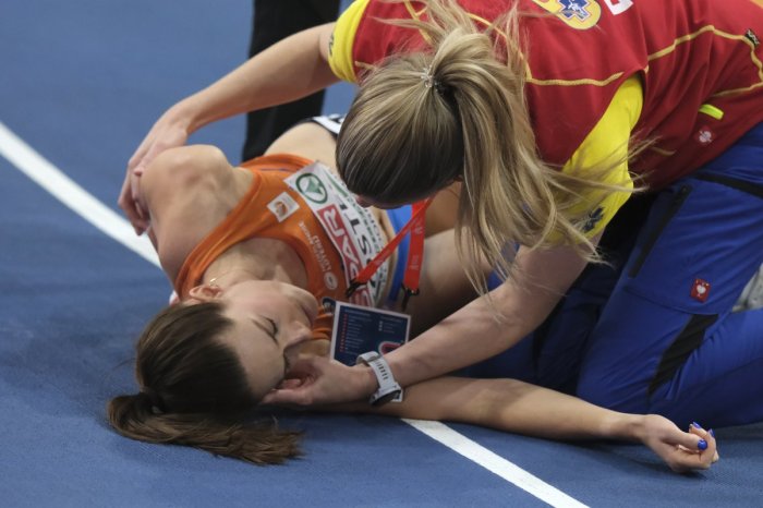 Ilustračný obrázok k článku HOROR na atletických pretekoch: Bežkyňa ZAKOPLA o vlastnú nohu a skončila v BEZVEDOMÍ