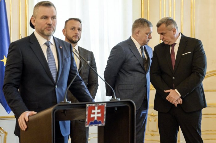 Ilustračný obrázok k článku Uťahovanie opaskov? Ale kdeže: Platy politikov opäť PORASTÚ! Koľko budú zarábať po novom?