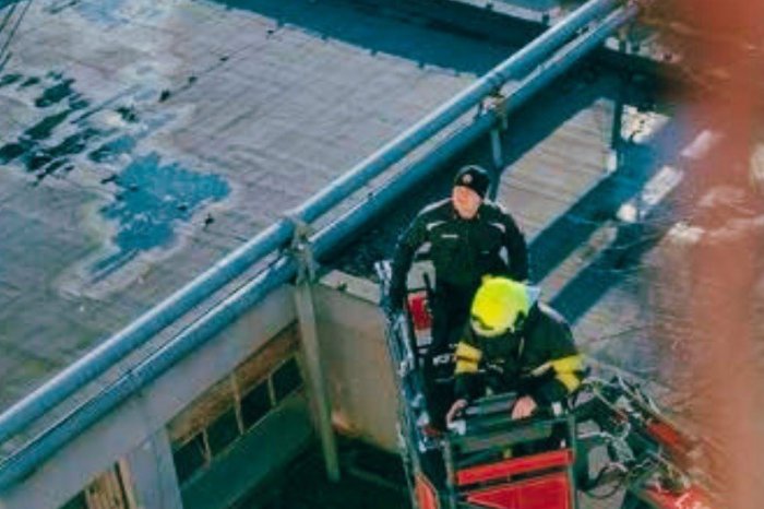 Ilustračný obrázok k článku Seniorke prišla POMOC cez balkón: Policajti vnikli do bytu vďaka hasičom, FOTO