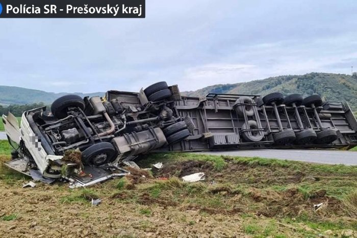 Ilustračný obrázok k článku Cesta je UZAVRETÁ, vodiči musia využiť obchádzku: V Kapušanoch skončil kamión v priekope