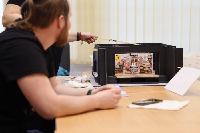 Ilustračný obrázok k článku Staré divadlo Karola Spišáka v Nitre rozlúskne ZÁHADU! Poznáme scénografiu novej inscenácie