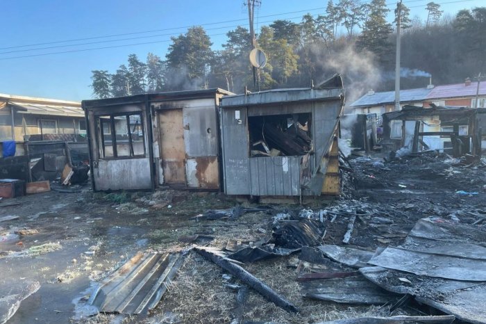 Ilustračný obrázok k článku Prišli o bývanie, čo s nimi bude? Vo Veľkom Šariši riešia strechu nad hlavou pre Rómov