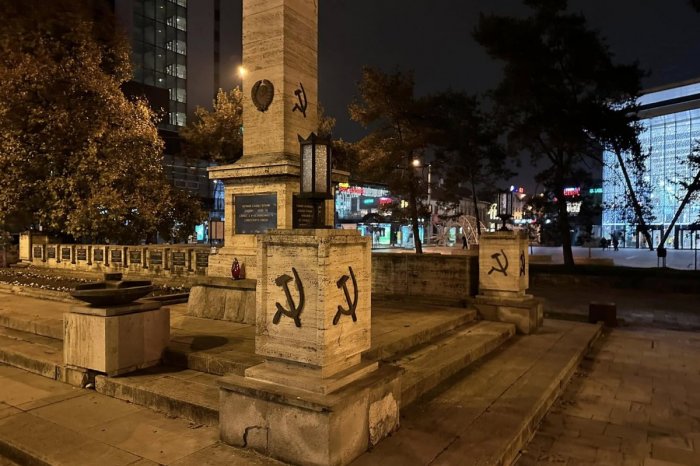 Ilustračný obrázok k článku Kauza odstránenia kosákov a kladív v Košiciach: Zistil sa problém v podaní petície