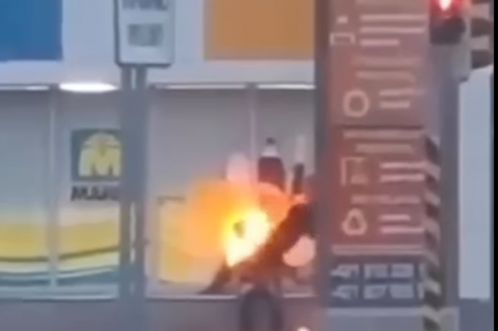 Ilustračný obrázok k článku ŠIALENÉ zábery z Bardejova: Na mužovi začalo HORIEŤ oblečenie, VIDEO