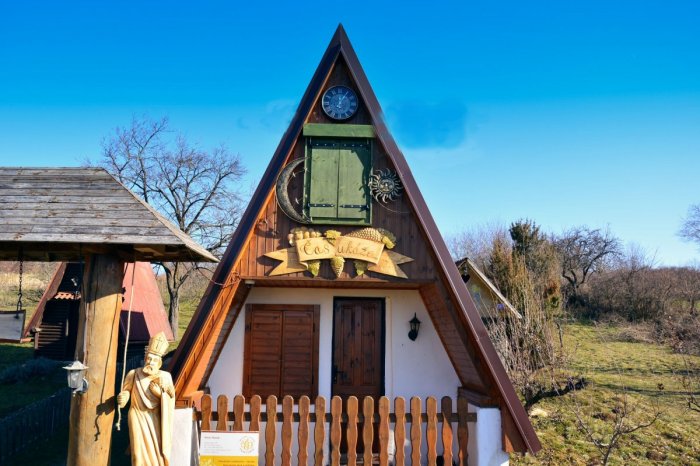 Ilustračný obrázok k článku Už ste videli Lapášsky ORLOJ? Vytvoril ho šikovný miestny REZBÁR