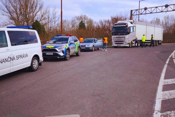 Ilustračný obrázok k článku Na hraniciach prebiehajú nepretržité KONTROLY: Týkajú sa viacerých priechodov v kraji, FOTO