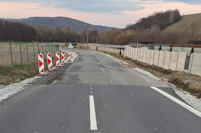 Ilustračný obrázok k článku Pat a Mat majú vážnu konkurenciu: Na východe púta pozornosť BIZARNÉ riešenie cesty, FOTO