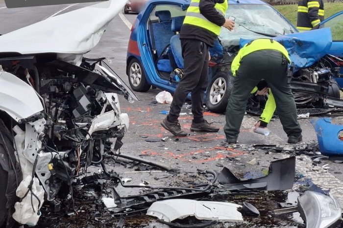 Ilustračný obrázok k článku TRAGICKÁ čelná zrážka: Spolujazdkyňa NEPREŽILA, ďalší ľudia sú zranení, FOTO