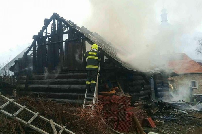 Ilustračný obrázok k článku Hasiči vyrazili do terénu: V obci pri Kežmarku vypukol POŽIAR drevenej stavby