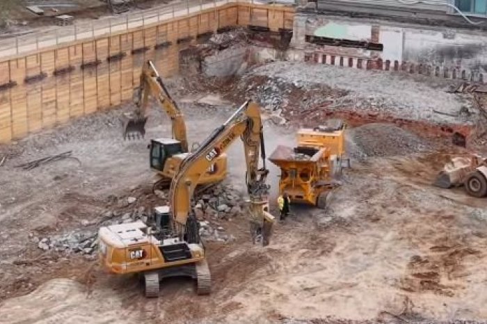 Ilustračný obrázok k článku Výstavba NOVEJ nemocnice pokročila: Práce na stavenisku zachytili na letecké VIDEO