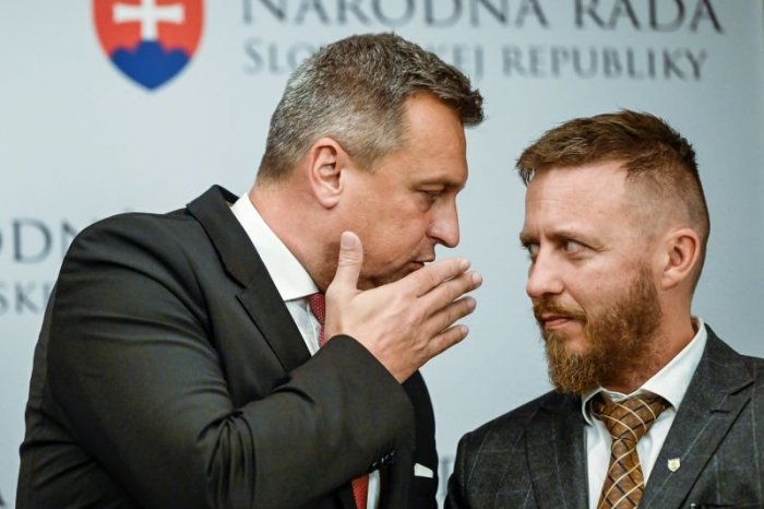 Ilustračný obrázok k článku Majerský: Kotlár tvrdí, že komunikuje s FBI a vie, ako k nám prišiel COVID-19 a slintačka