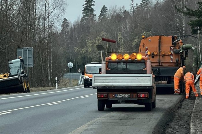 Ilustračný obrázok k článku Vodiči tam musia opatrne: Na Ceste slobody začali s údržbou, môže trvať aj 10 dní
