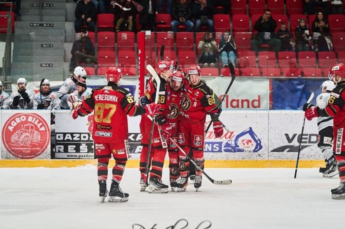 Ilustračný obrázok k článku Dráma až do nájazdov! Hokejisti v semifinále vedú 2:0 na zápasy, no bola to TESNOTA