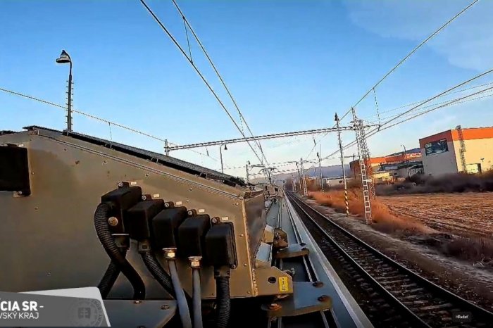 Ilustračný obrázok k článku Šialenstvo, čo vystrájal Košičan: Na trase pri Prešove sa viezol na NÁRAZNÍKU vlaku