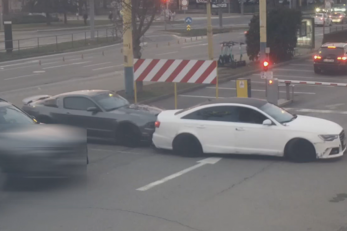 Ilustračný obrázok k článku Polícia v Košiciach sa pýta na vodiča z VIDEA: Cúvaním mal naraziť do iného auta