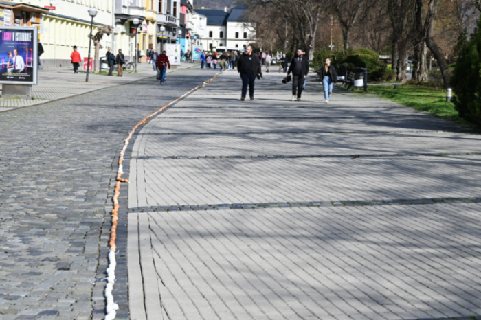 Ilustračný obrázok k článku Nádhera: Na východe vytvorili školáci takmer 450-metrovú reťaz z vajíčok, chcú REKORD