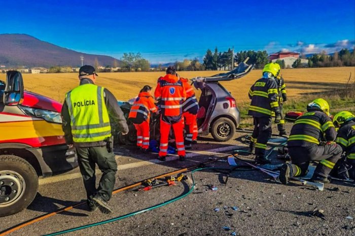 Ilustračný obrázok k článku Prvé INFO o zrážke 4 áut: Na mieste ratujú ZRANENÉ osoby