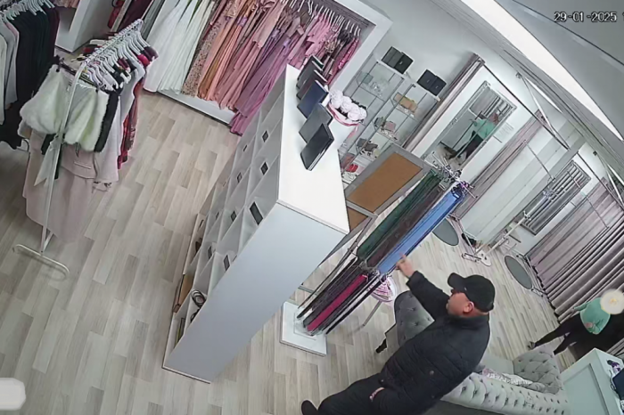 Ilustračný obrázok k článku Polícia potrebuje pomoc: Spoznali ste muža na fotografii? Môže objasniť skutok na Sekčove