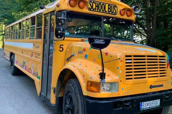 Ilustračný obrázok k článku Slovenská škola sa pýši ATRAKCIOU: Žiakov vozí žltý autobus z AMERICKÉHO Detroitu, FOTO