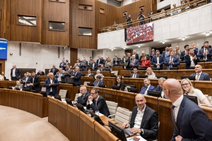 Ilustračný obrázok k článku Predstavitelia opozície čelia bombovým VYHRÁŽKAM