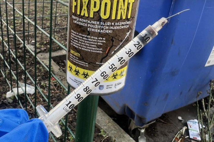 Ilustračný obrázok k článku Na uliciach v Nitre za tri mesiace našli 21 STRIEKAČIEK: Bezpečne ich ZLIKVIDOVALI!