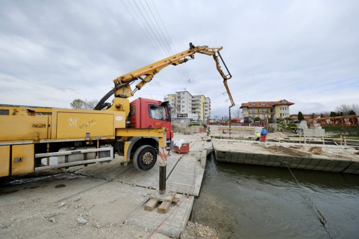 Ilustračný obrázok k článku Ako postupujú práce na premostení Malého Dunaja? Mesto zverejnilo aktuálne FOTO