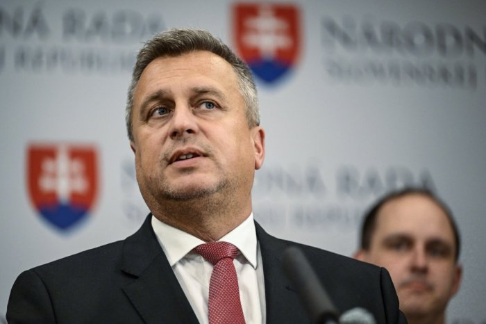 Ilustračný obrázok k článku SNS to myslí vážne! Už čoskoro predloží návrh na ZRUŠENIE transakčnej dane