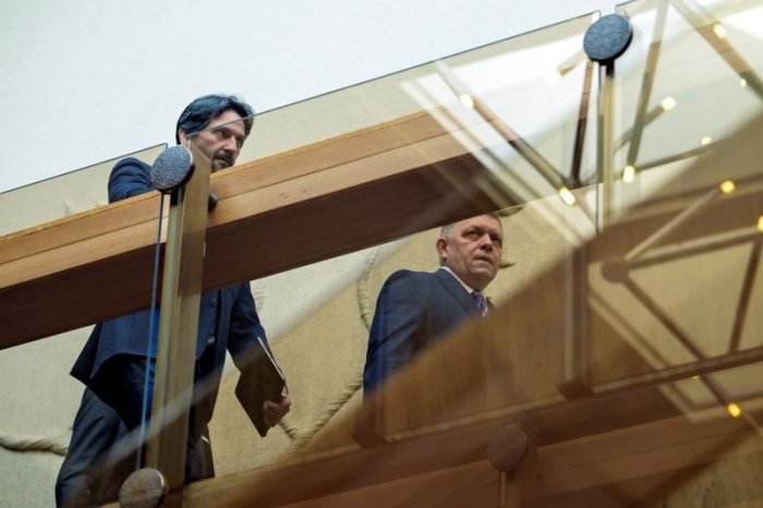 Ilustračný obrázok k článku Kaliňák ukázal FOTO Ficovho saka po atentáte: KRVAVÉ s dierami po guľkách!