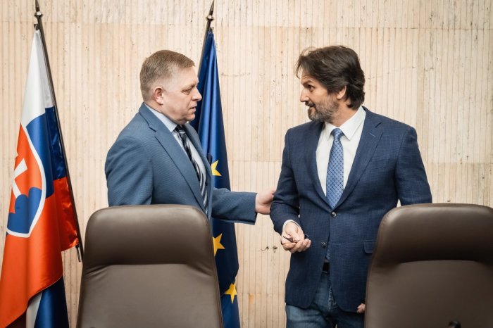 Ilustračný obrázok k článku Šíri sa DEEPFAKE video Fica, Kaliňáka a ďalších vo väzení: Zaoberá sa tým aj POLÍCIA!