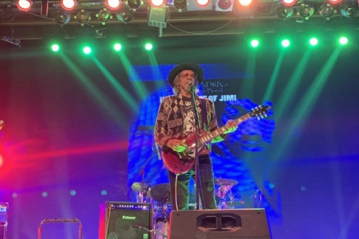 Ilustračný obrázok k článku Vypočujeme si strhujúci prierez jeho tvorby: Na stromoradí vystúpi brat Jimiho Hendrixa