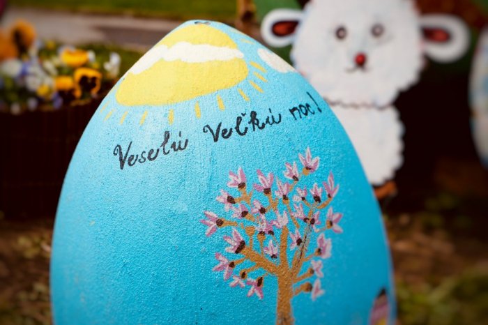 Ilustračný obrázok k článku Pozrite tú NÁDHERU: Kežmarok pred sviatkami skrášľujú veľkonočné dekorácie, FOTO