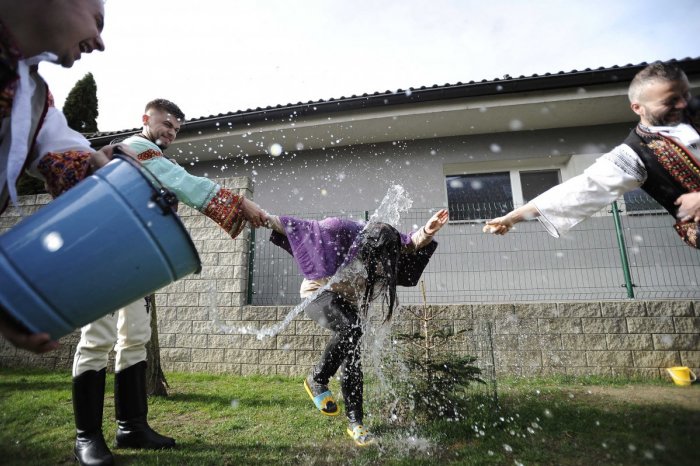 Ilustračný obrázok k článku Ženská práca a ZBYTOČNE vyhodené peniaze: Veľkonočné tradície dodržiava len 60 % Slovákov