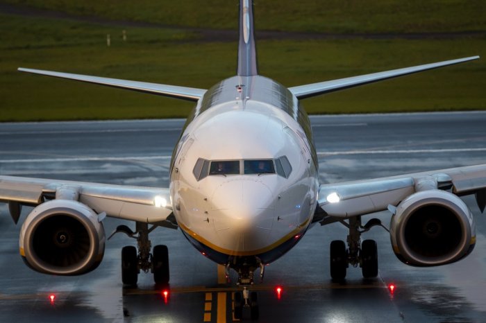 Ilustračný obrázok k článku Situácia na letisku je BRUTÁLNA: Nasaďte ARMÁDU, vyzval Ryanair vládu!