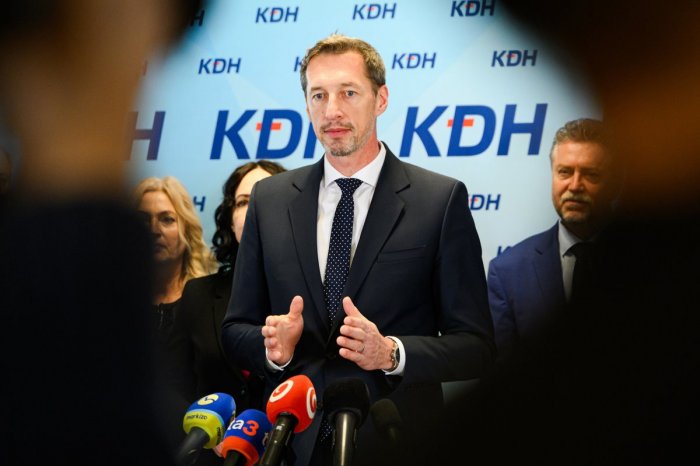 Ilustračný obrázok k článku Majerský o transakčnej dani: Je to NEZMYSEL od začiatku, KDH je za jej úplné zrušenie