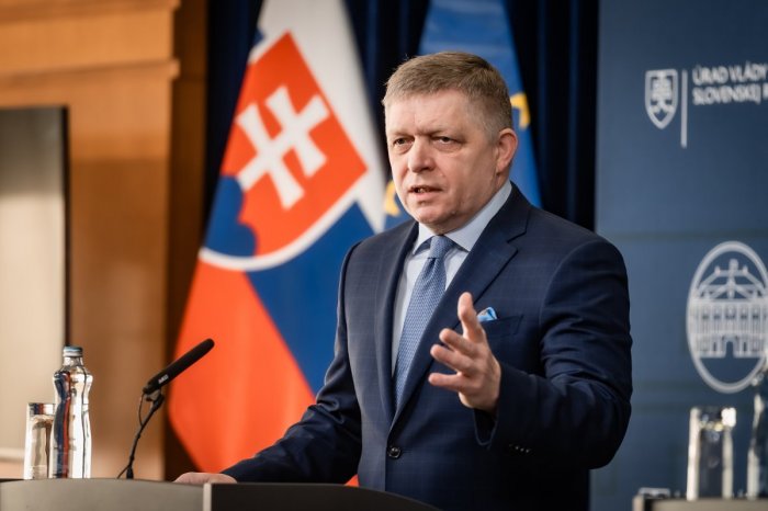 Ilustračný obrázok k článku Ficov TRAPAS v Poprade: Desiatky študentov mu odišli z prednášky a začali ŠTRNGAŤ kľúčmi!