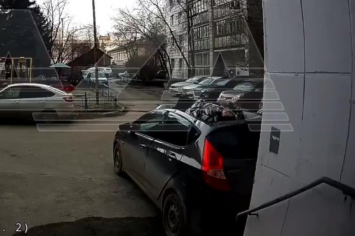 Ilustračný obrázok k článku ZÁZRAK zachytený na VIDEO: Babička (80) umývala okno a VYPADLA zo 6. poschodia! PREŽILA