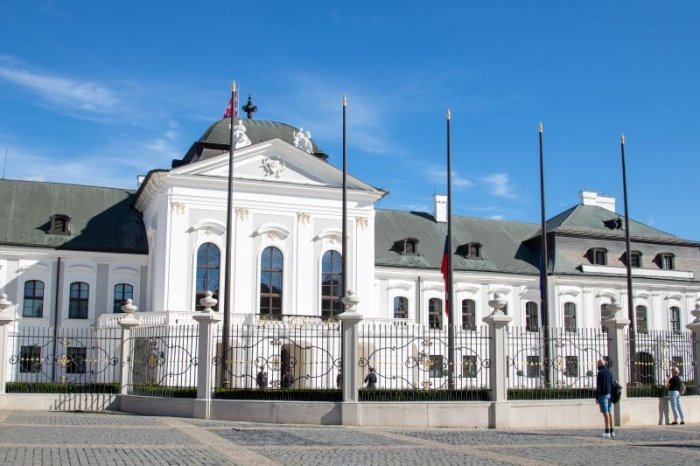 Ilustračný obrázok k článku V deň pohrebu pápeža Františka bude na Slovensku štátny smútok: Čo to znamená v PRAXI?