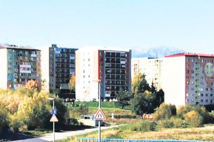 Ilustračný obrázok k článku KURIÓZNY problém v Kežmarku: Mladík večer a v noci z recesie vyklopkával ľuďom na okná