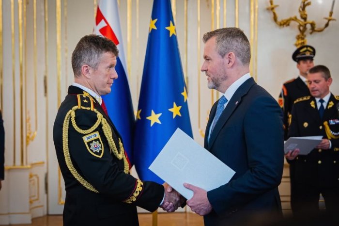 Ilustračný obrázok k článku Pellegrini vymenoval do hodnosti generála Zuriana: Opozícia to kritizuje