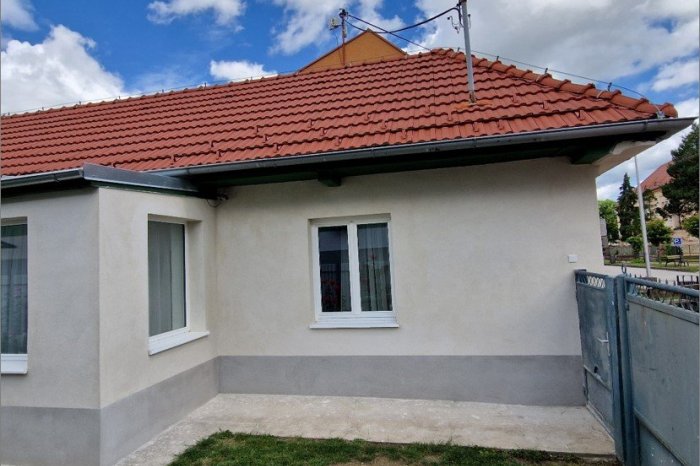 Ilustračný obrázok k článku Na Slovensku pribúdajú obnovené domy a spokojní majitelia s finančným príspevkom na účte