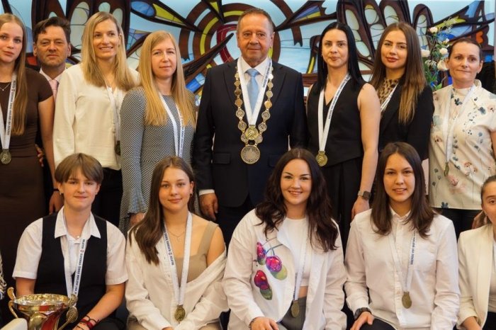 Ilustračný obrázok k článku Ženský hokejový klub je JEDINÝM tímom z Popradu, ktorý má titul v kolektívnych športoch